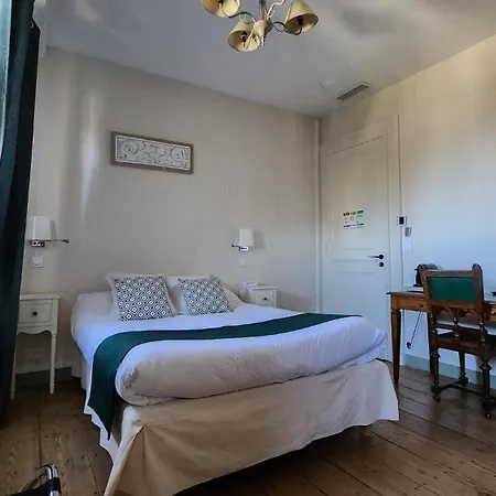 Hotel Chateau Pontet D'eyrans & 3*