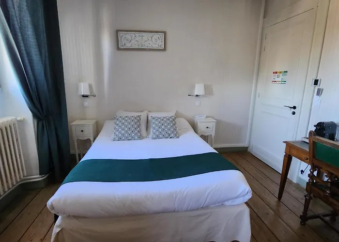 Chateau Pontet D'eyrans & Hotel 3*