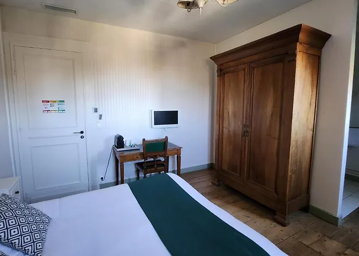 Chateau Pontet D'eyrans & Hotel 3*