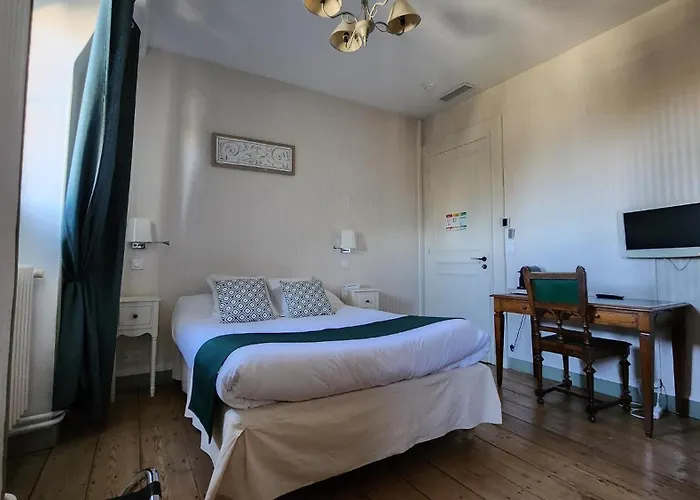 Hotel Chateau Pontet D'eyrans & 3*