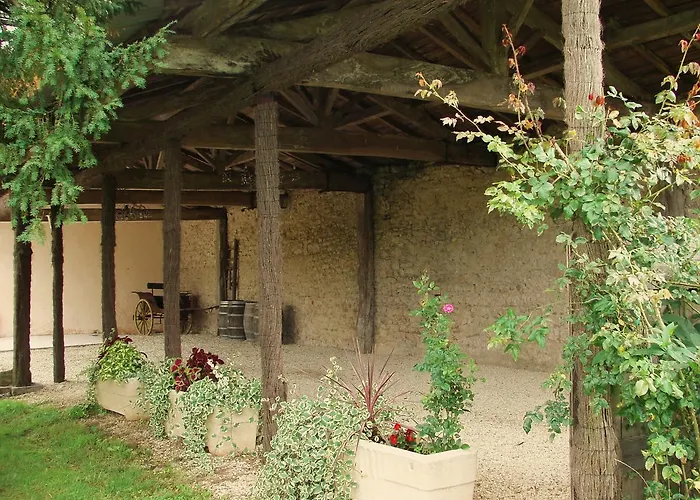 Chateau Pontet D'eyrans & Hotel 3*